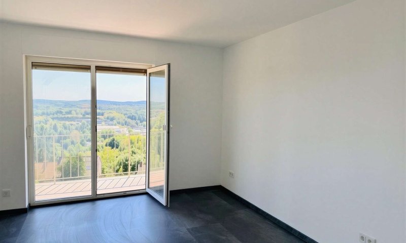 Erstbezug nach Sanierung -  ab September - Helle 2-Zimmer-Wohnung mit Balkon und Panoramablick